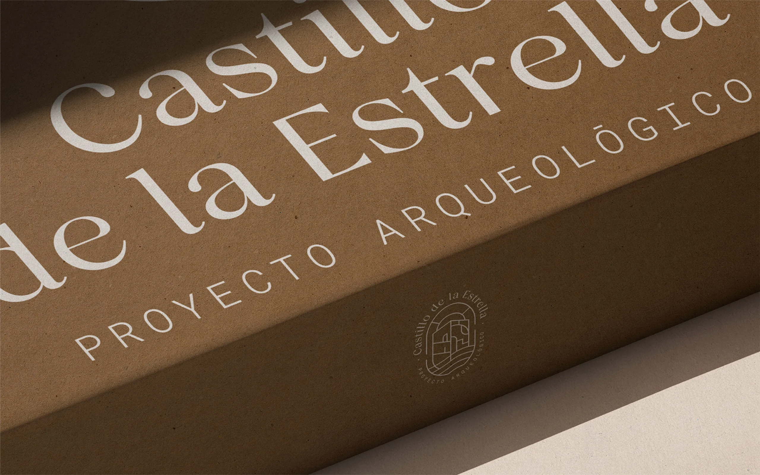 Diseño caja de cartón para el Proyecto Arqueológico del Castillo de la Estrella